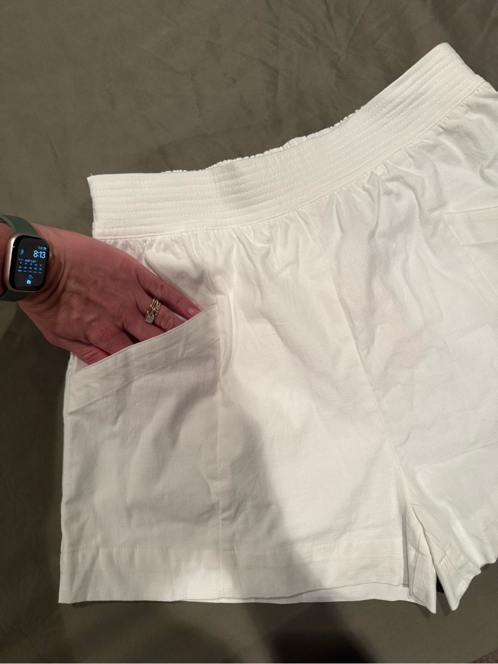 entro White High-Waist Elastic Waistband Shorts - Picture 2 of 3